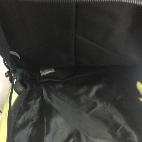 NWT Green and Black Tech Gear Backpack - Picture 5 of 7